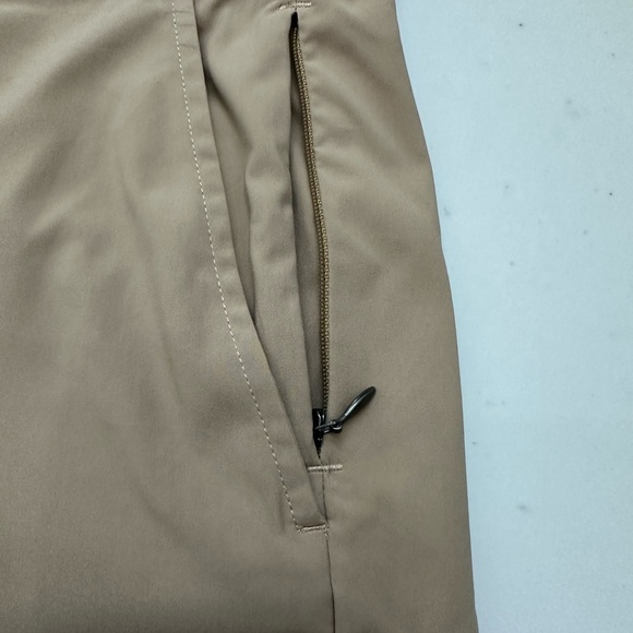 UNTUCKit Men's Beige Flat Front Shorts - Picture 3 of 5